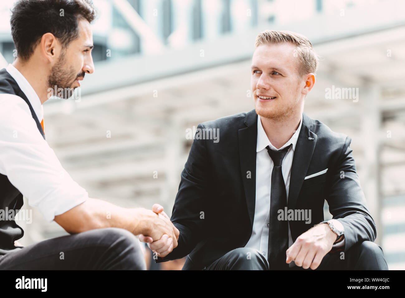 Business Partner handshake glückliches Lächeln positive Deal Stockfoto