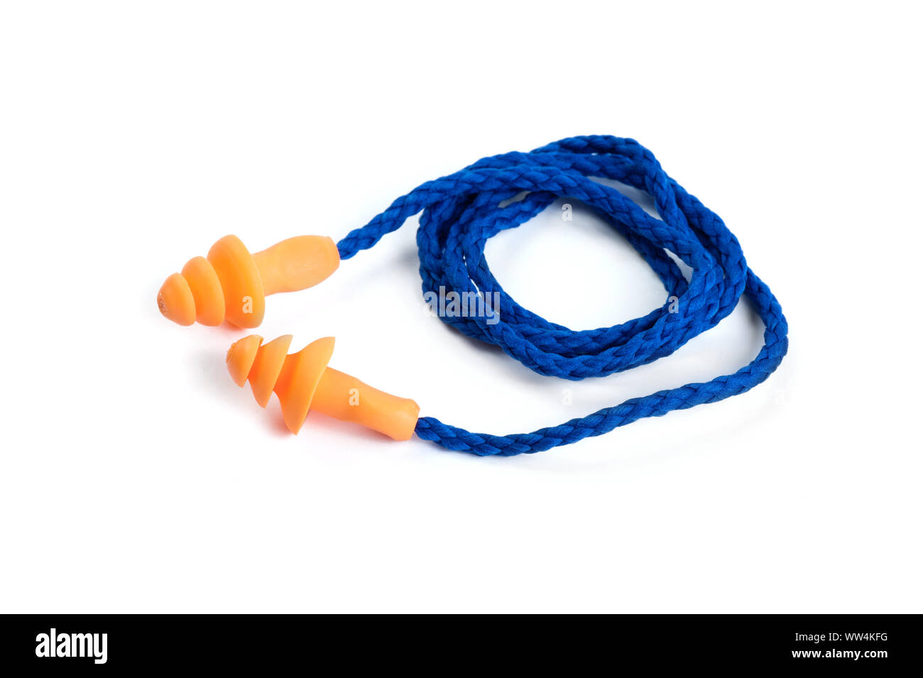 Orange Wiederverwendbare Gehörschutzstöpsel mit weißem Hintergrund, persönliche Schutzausrüstung Stockfoto