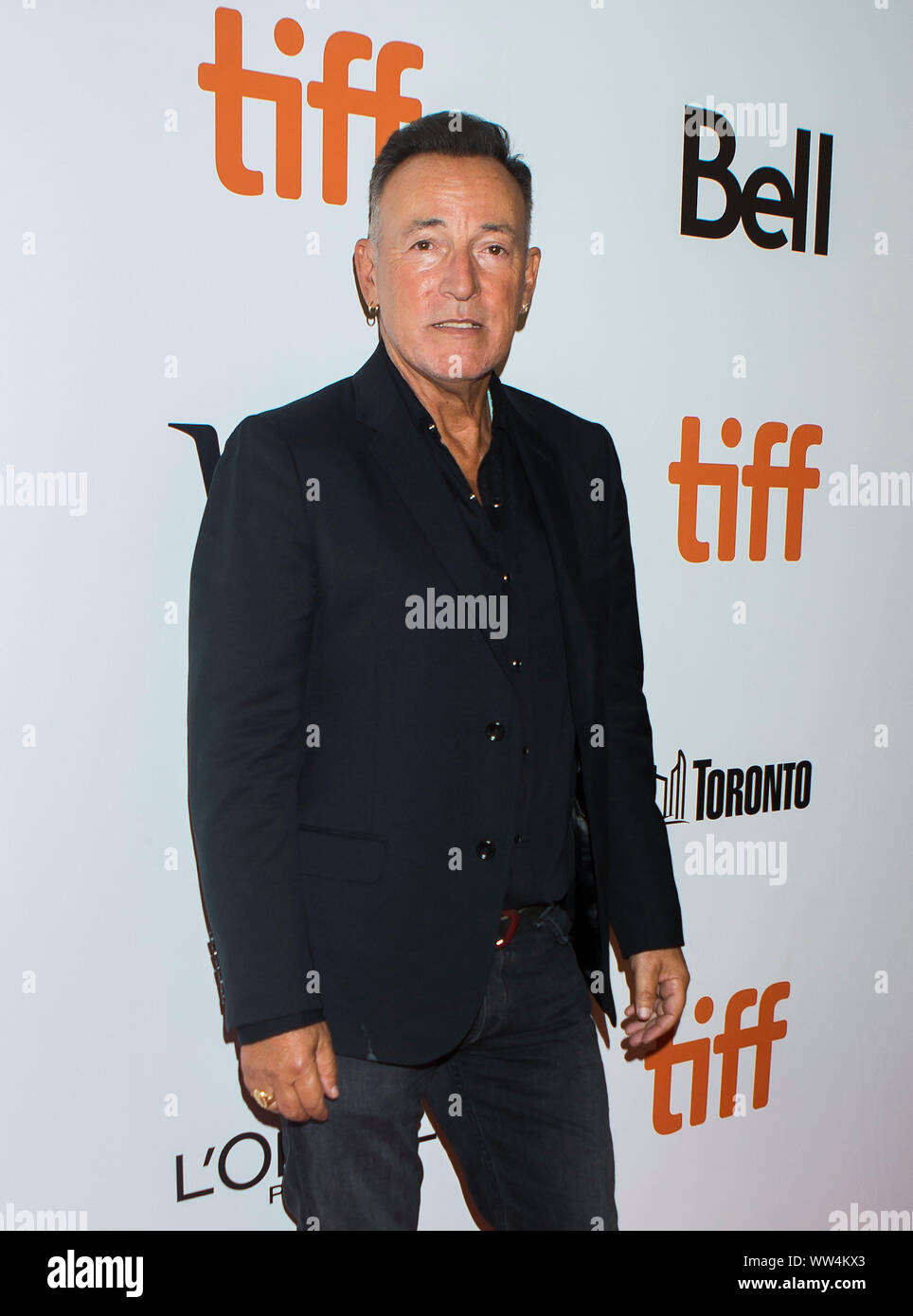 Toronto, Kanada. 12 Sep, 2019. Musiker und Regisseur Bruce Springsteen Posen für Fotos vor der Weltpremiere des Films "westlichen Sterne' an Roy Thomson Hall während der 2019 Toronto International Film Festival (TIFF) in Toronto, Kanada, Sept. 12, 2019. Credit: Zou Zheng/Xinhua Stockfoto