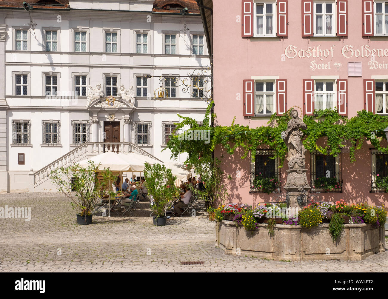 Rathaus und marienbrunnen auf dem marktplatz -Fotos und -Bildmaterial ...