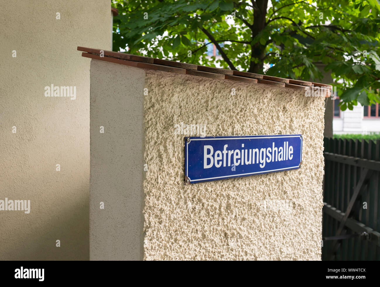 Zeichen Befreiungshalle am Wc, Biergarten, Augustiner Keller, München, Maxvorstadt, Oberbayern, Bayern, Deutschland Stockfoto