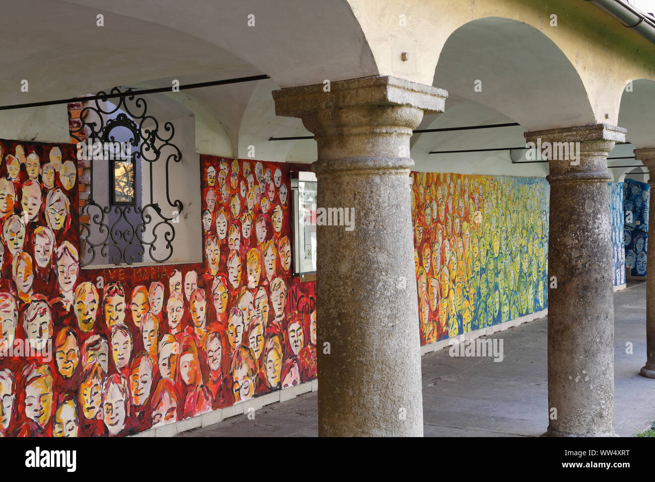 Kreuzgang in der Minderheiten Abtei auf der Mariahilfer Platz, Graz, Steiermark, Österreich Stockfoto