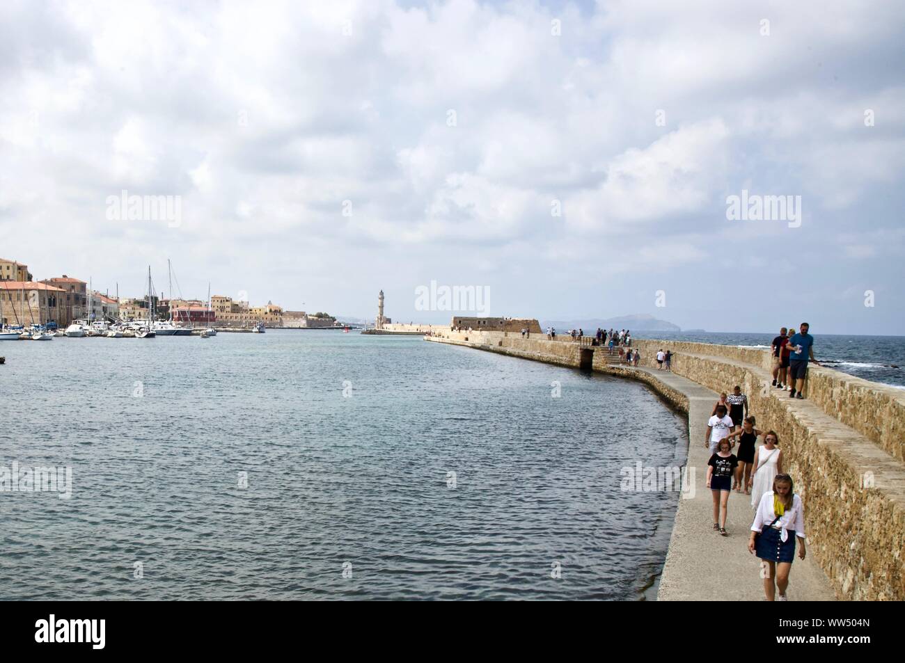 Pferdekutsche am alten venezianischen Hafen von Chania Stockfoto