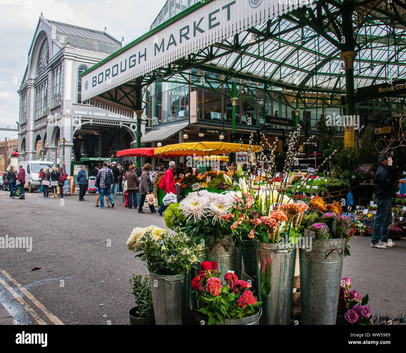 LONDON, GROSSBRITANNIEN - 29.Oktober 2011: Das Zeichen für einen der Eingänge zu den Borough Markt, in der Nähe der London Bridge. Es ist eine der größten und ältesten fo Stockfoto