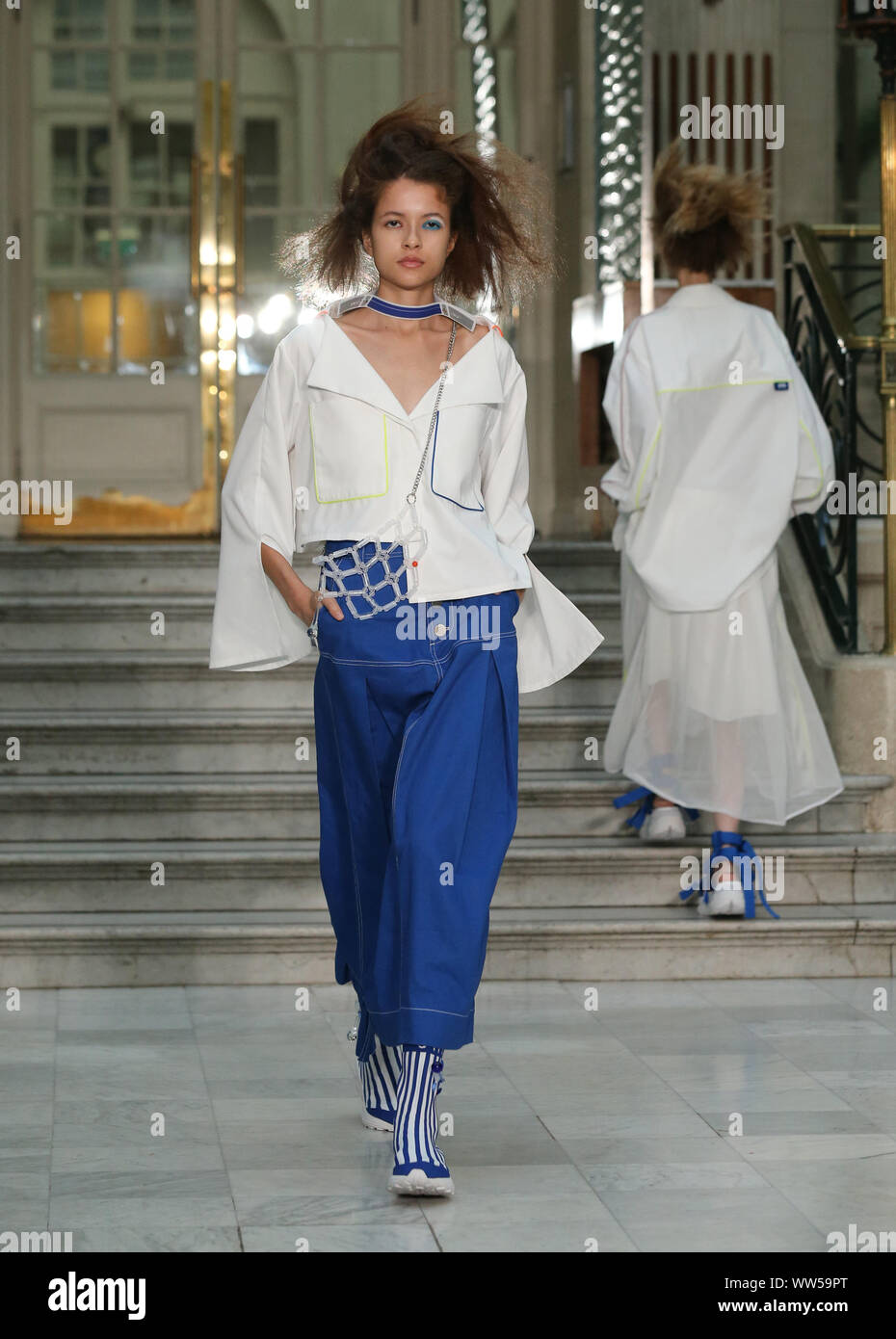 Modelle auf dem Laufsteg der Jamie Wei Huang London Fashion Woche September 2019 Show im The Waldorf Hilton Aldwych, London. Stockfoto