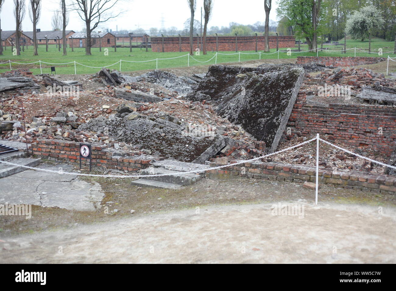Ruinen einer zerstörten Gaskammer, Vernichtungslager Auschwitz II-Birkenau, Auschwitz, Kleinpolen, Polen, Europa Stockfoto