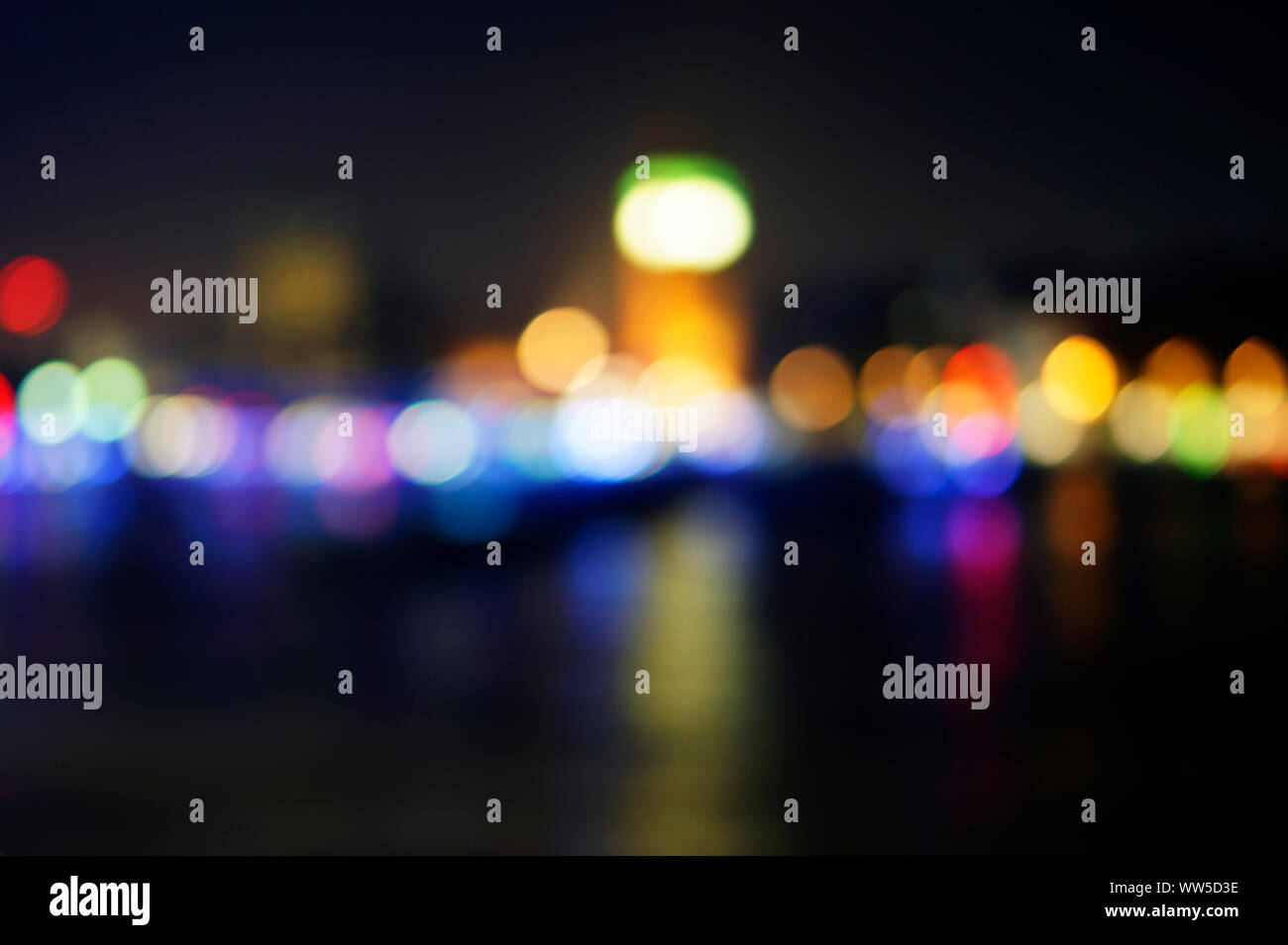 Das farbige Licht Kreisen der Lichter der Stadt London in der Nacht, Stockfoto