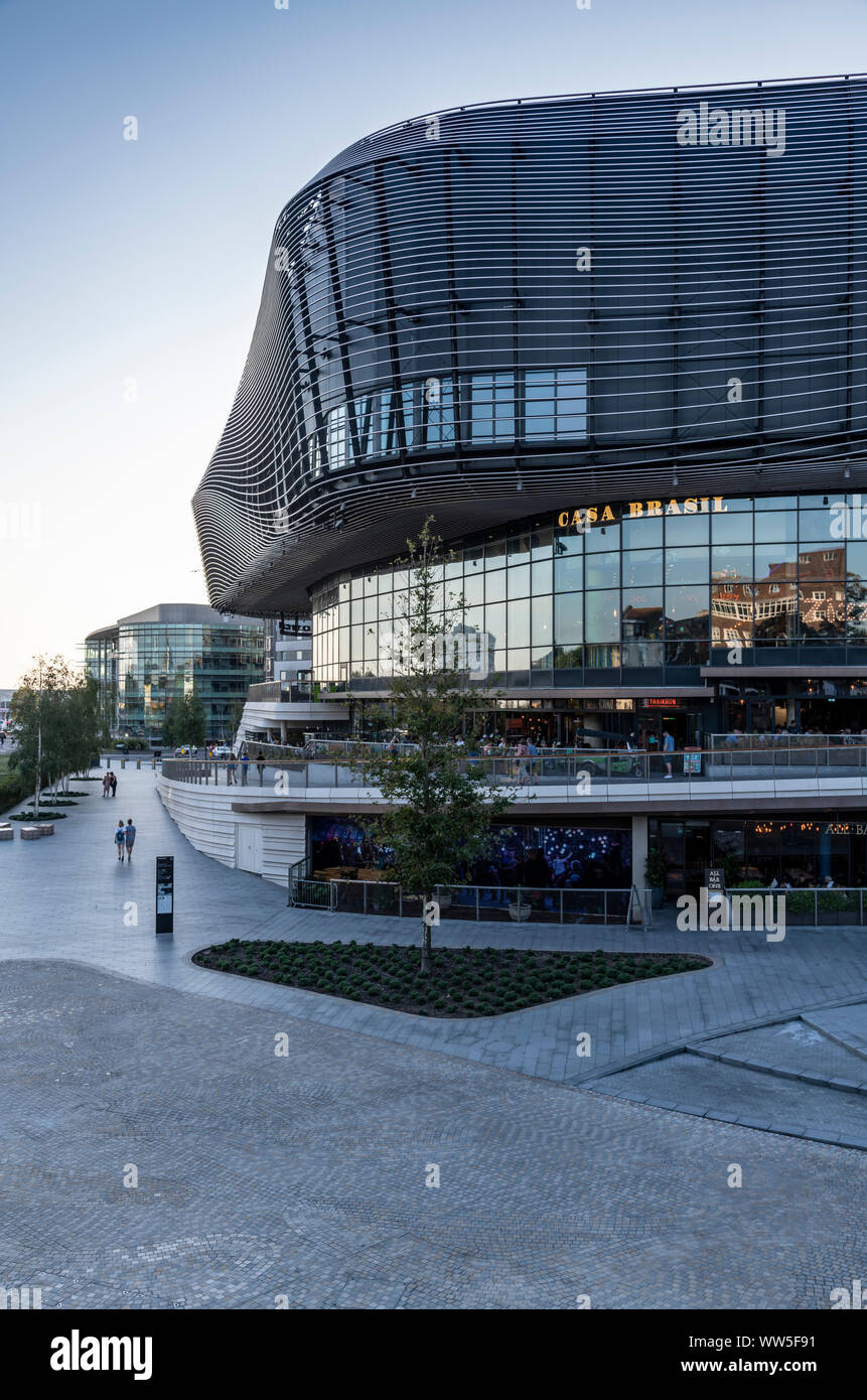 Einkaufszentrum West Quay mit Showcase Cinema vor. Southampton. Von der Londoner Architekten Acme Raum konzipiert. Stockfoto