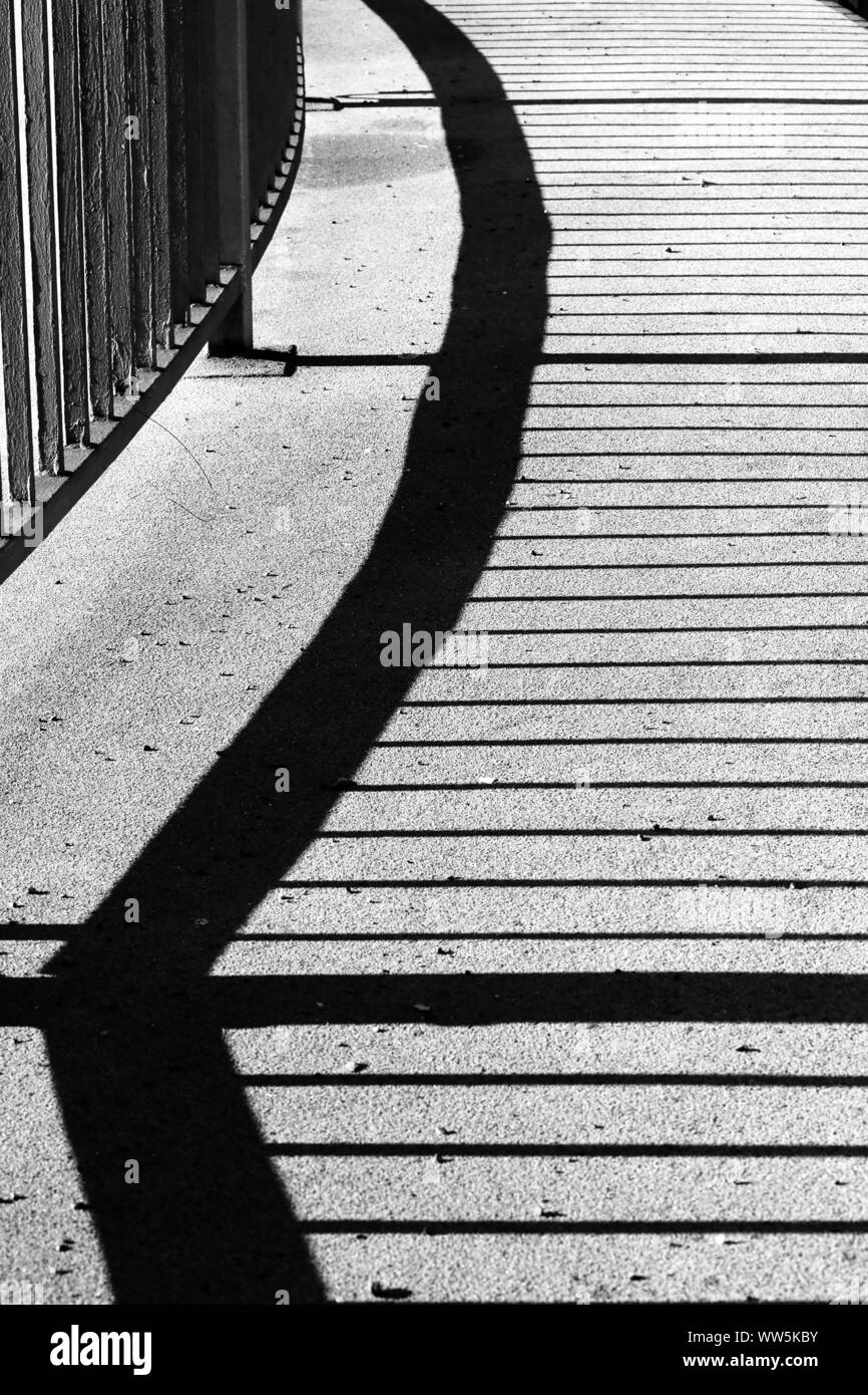 Fotografie von einer Balustrade mit Schatten, Stockfoto