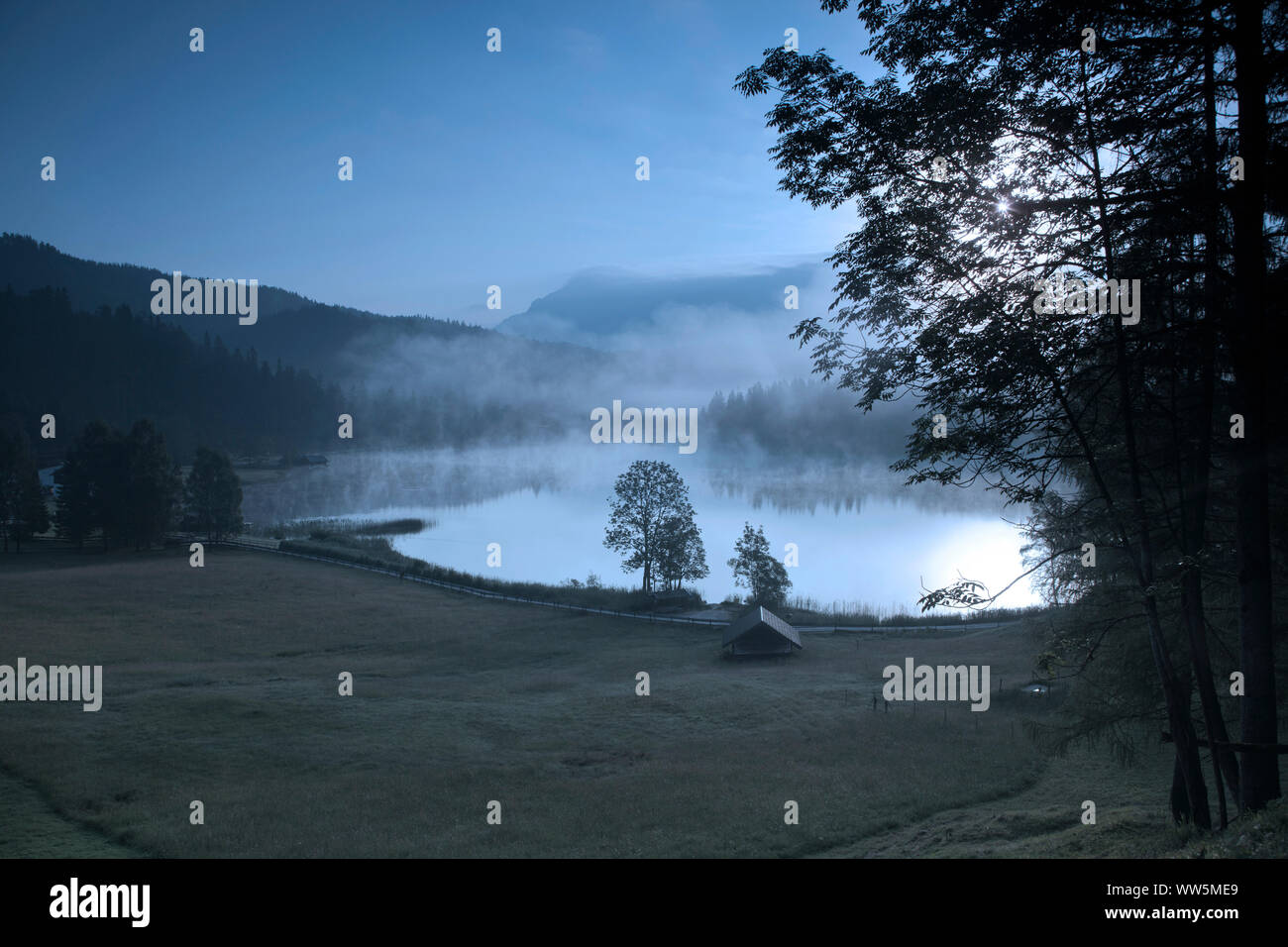 Mystische Stimmung am Berg See Stockfoto