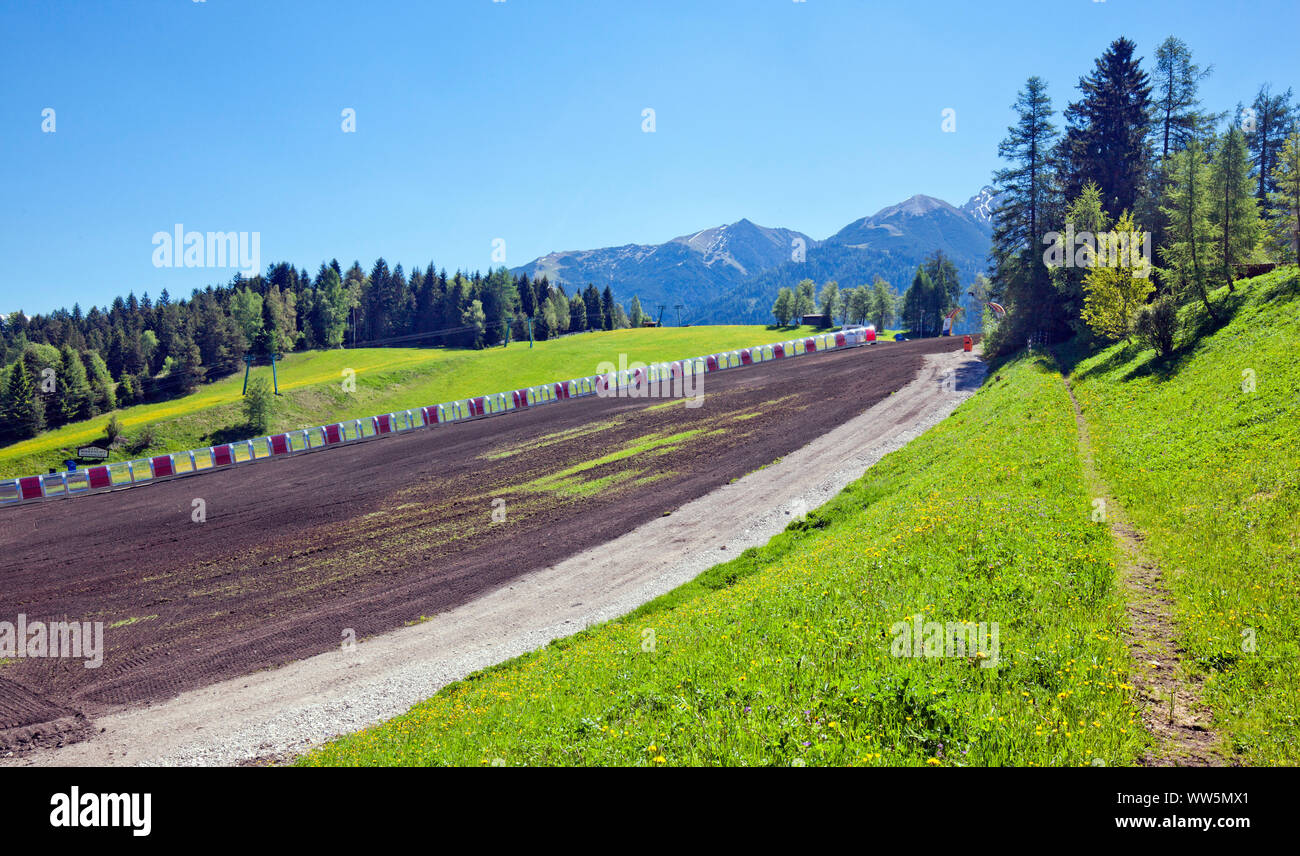 Skigebiet Seefeld mit Förderband im Sommer Stockfoto