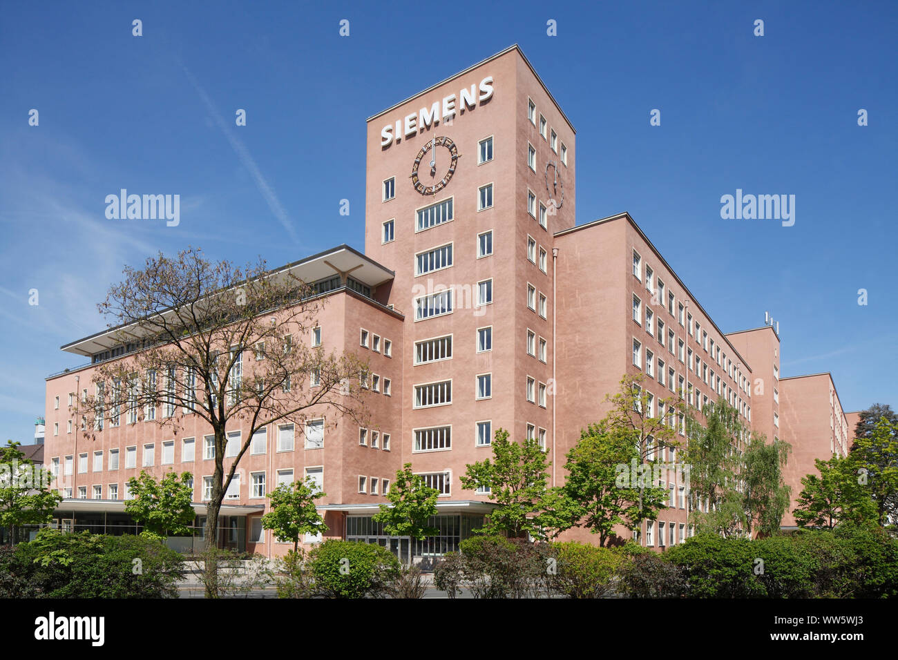 Siemens-Schuckert Verwaltungsgebäude, genannt Himbeere Palace, Büro- und Verwaltungsgebäude der Siemens Group, Erlangen, Mittelfranken, Franken, Bayern, Deutschland, Europa Stockfoto
