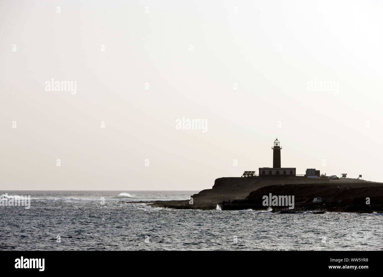 Spanien, Fuerteventura, Puerto Punta Jandia, Leuchtturm, Silhouette, Meer, Himmel, Hintergrundbeleuchtung Stockfoto