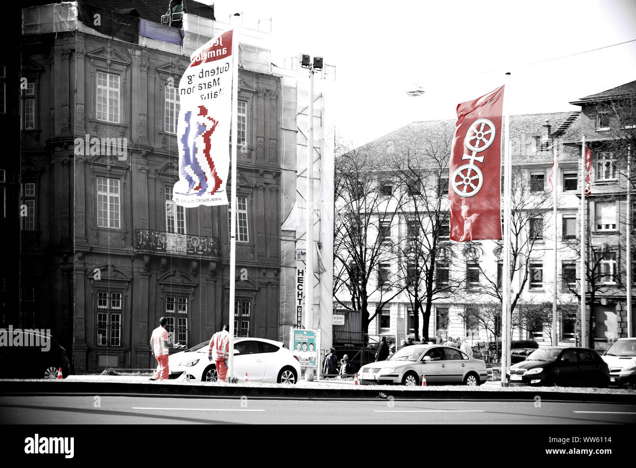 Stoppen Verkehr auf dem Rhein Avenue gegenüber dem Kurfürstlichen Schloss in Mainz. Stockfoto Stoppen Verkehr auf dem Rhein Avenue gegenüber dem Kurfürstlichen Schloss in Mainz. Stockfoto