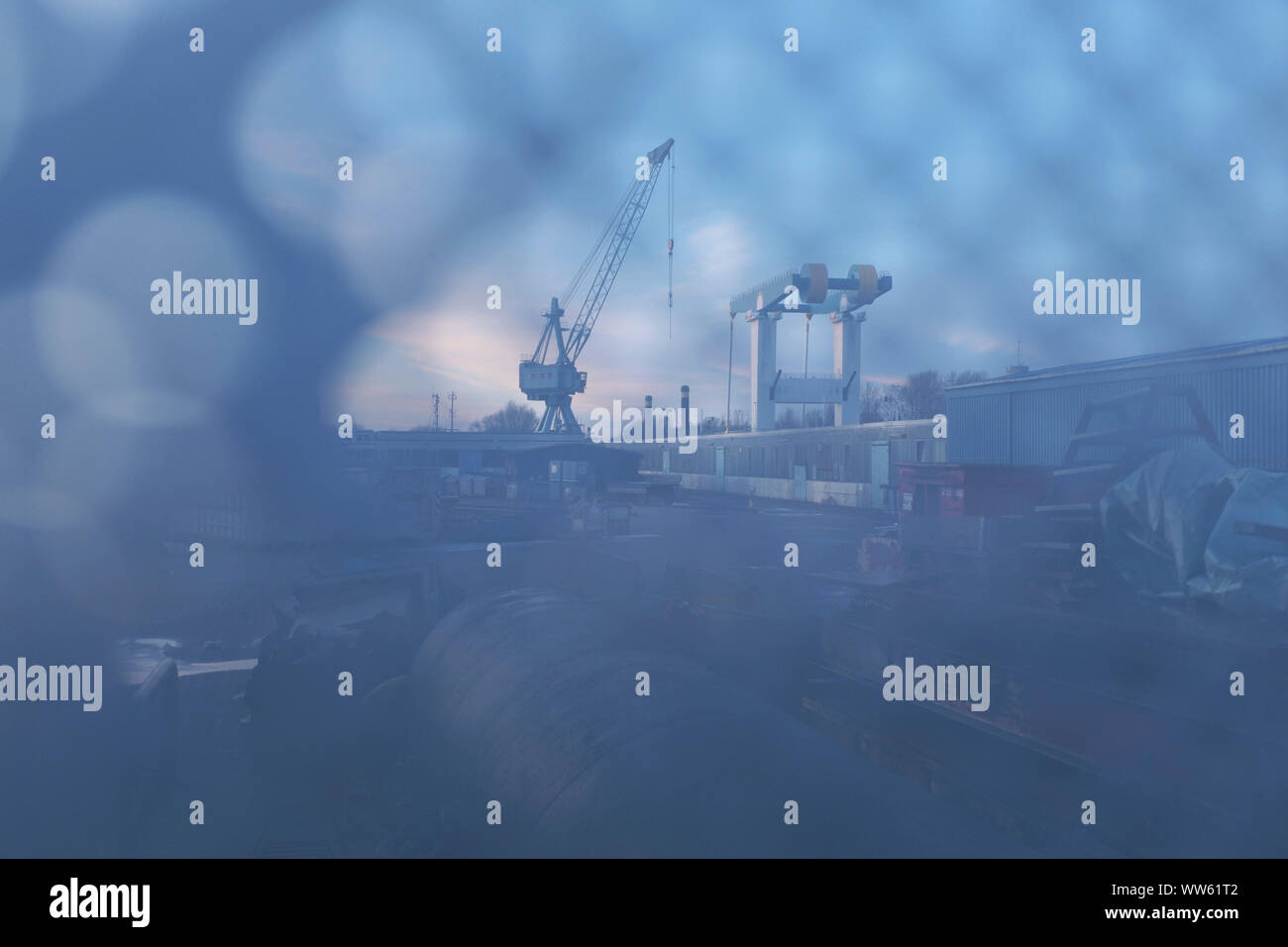 Sietas Werft in Cranz, Blick durch Maschendrahtzaun, blur Stockfoto