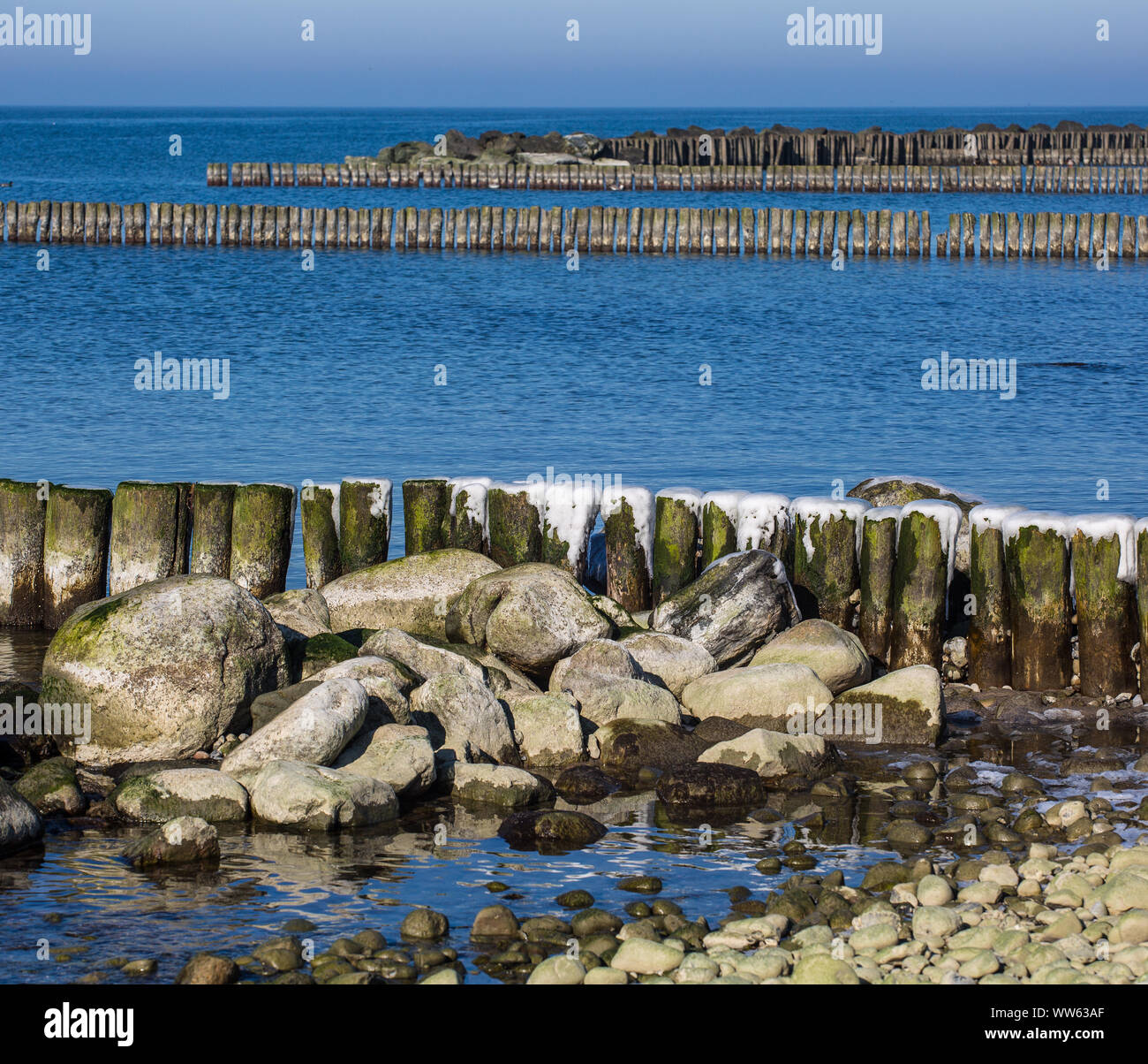 Wellenbrecher am Strand von Dranske, Ostsee, Rügen, Mecklenburg-Vorpommern, Deutschland Stockfoto