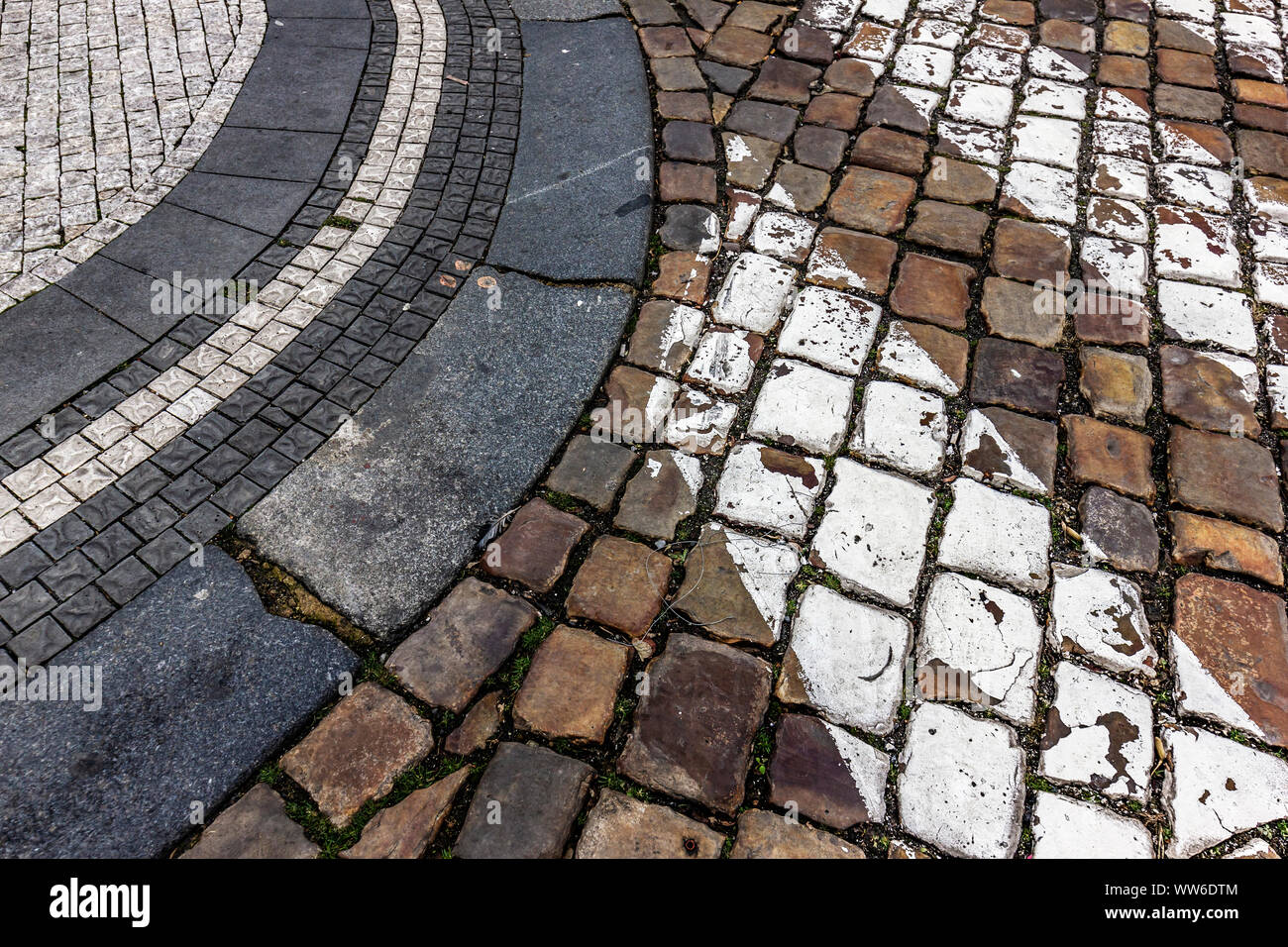 Detaillierte gepflasterten Straßen und Gehwege, Prag, Tschechische Republik. Stockfoto