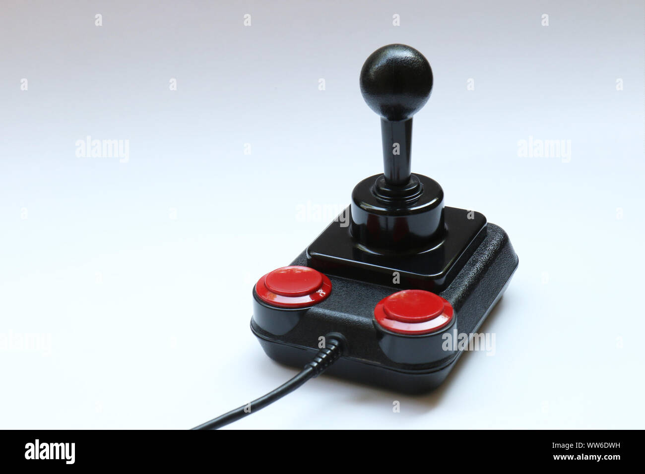 Classic Retro Joystick aus den 80er Jahren auf Weiß. Stockfoto