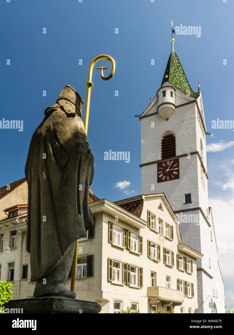 Statue von St. Nikolaus in der Kirche mit dem gleichen Namen in Wil, St. Gallen Stockfoto
