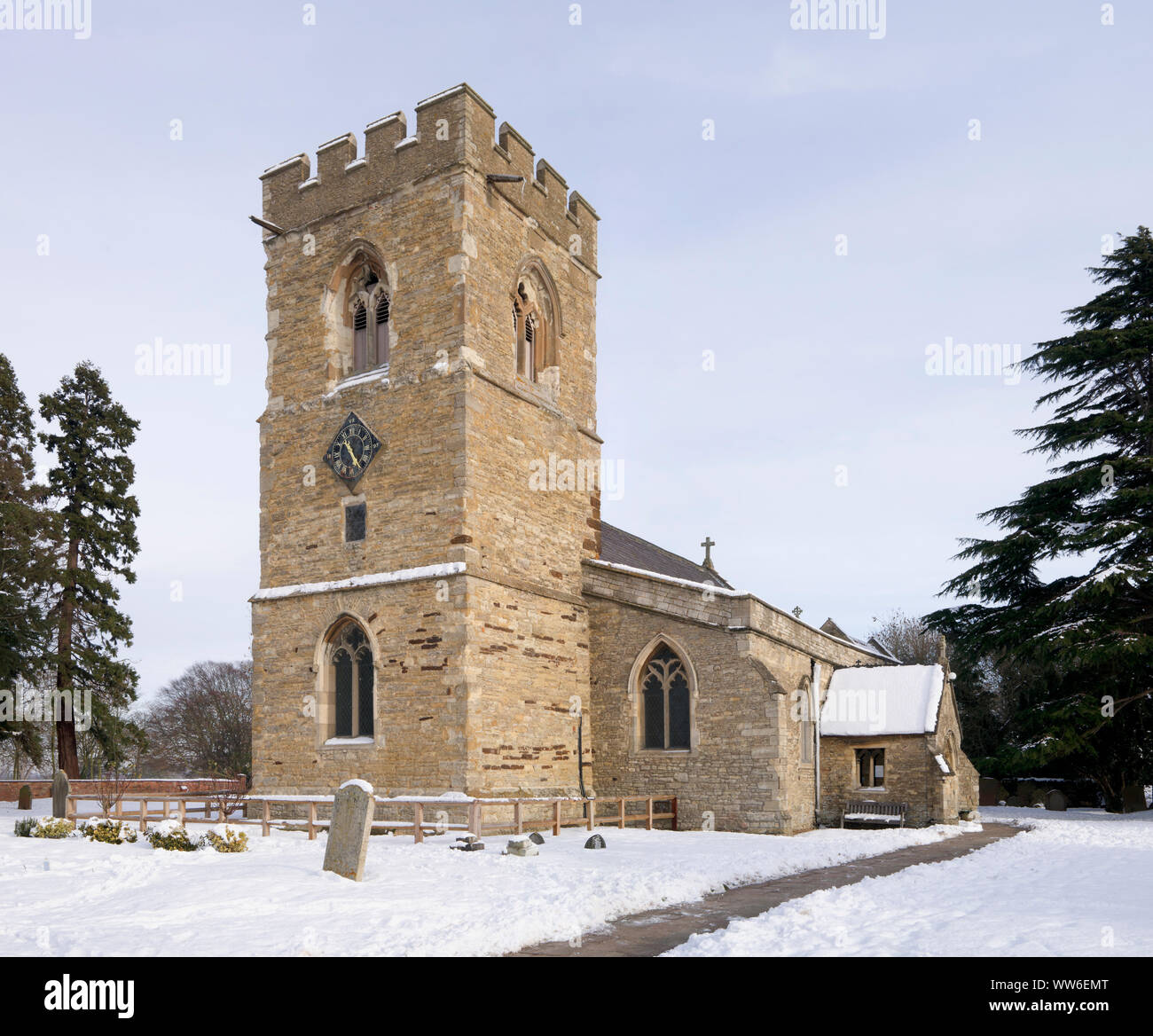 Woughton Kirche im Schnee, Weihnachten 2010, Milton Keynes Stockfoto
