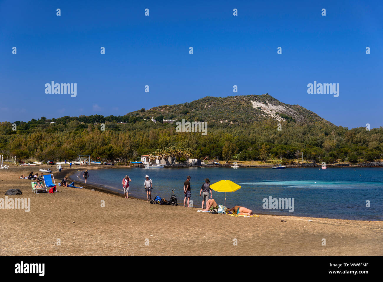 Italien, Sizilien, Liparische Inseln, Vulcano, Spiaggia delle Acque Calde Stockfoto
