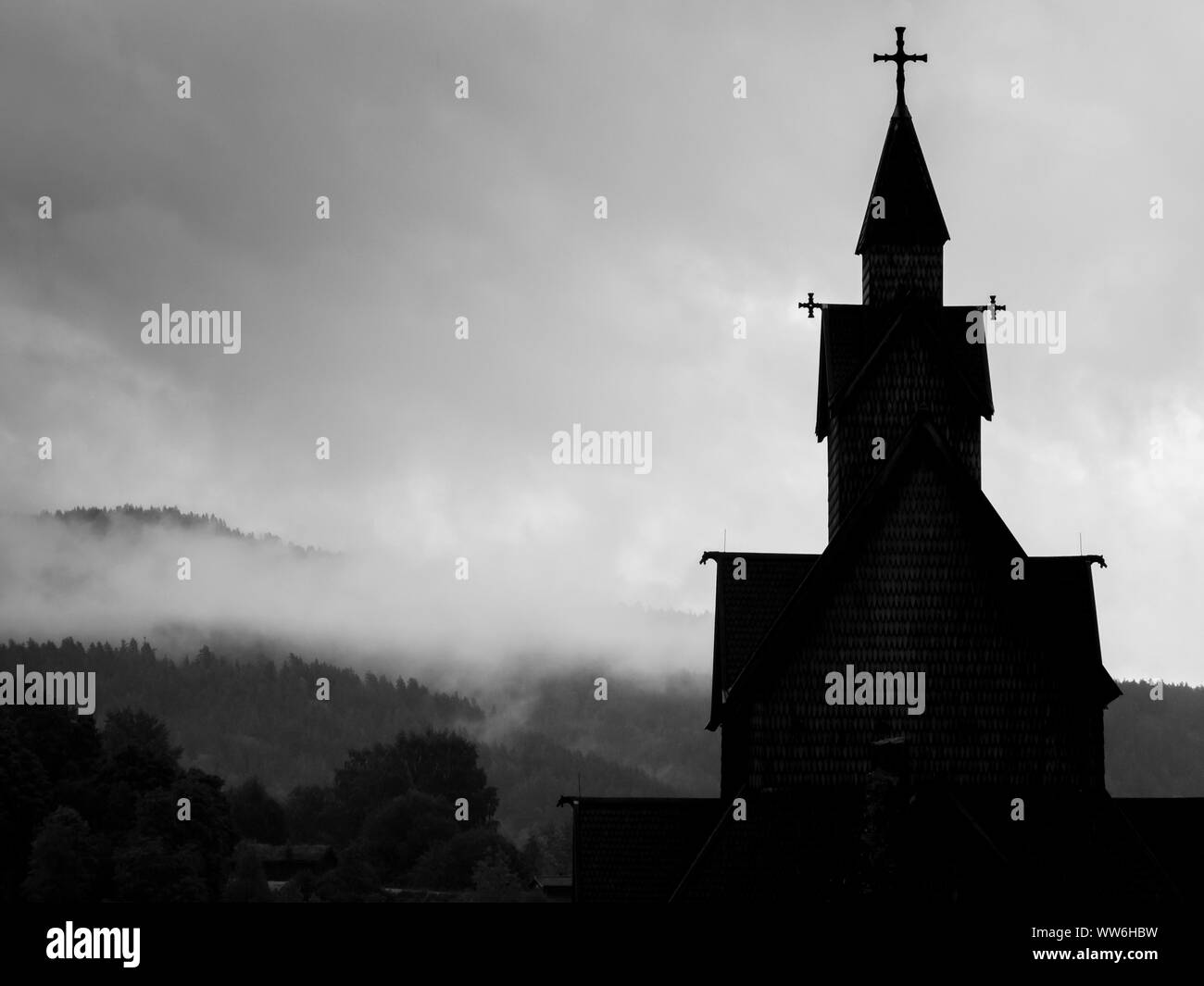 Kirche in Norwegen, düster, grau, Silhouette Stockfoto