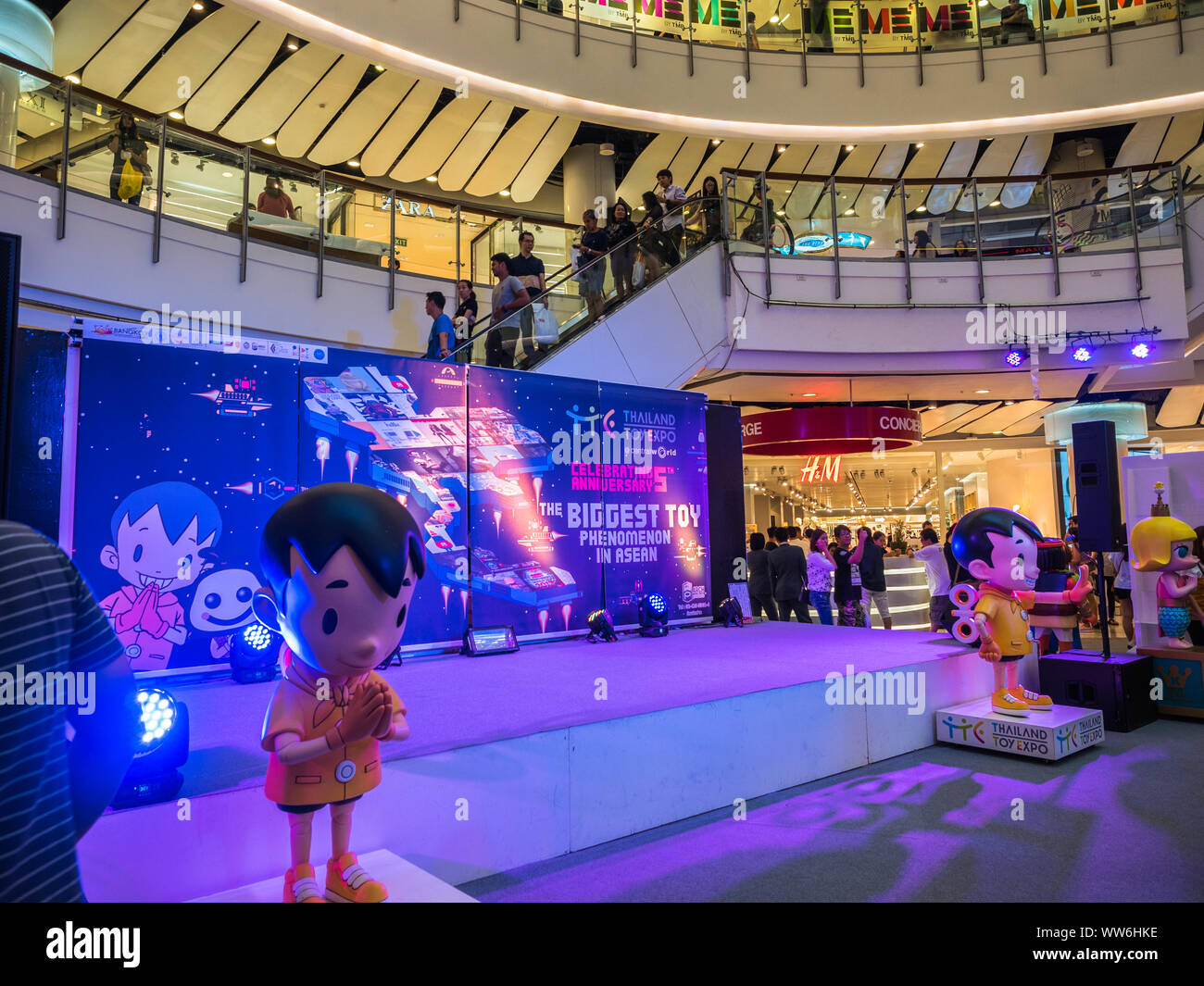 BANGKOK - Mai 6,2017: Main Stage und Cartoon Figur in Thailand TOY EXPO 2017 feiert fünfjähriges Jubiläum 6 Mai 2017 at CentralWorld der Eintritt ist frei Stockfoto