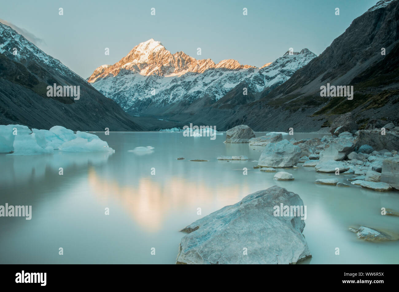 Glacier Lake hooker mit Mount Cook im Hintergrund in Neuseeland Stockfoto