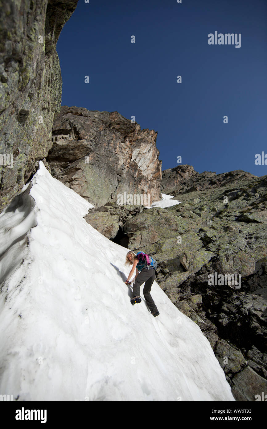 Kletterer auf Schnee Feld in der Aufstieg zum Patteriol, Verwall, Tirol, Österreich Stockfoto