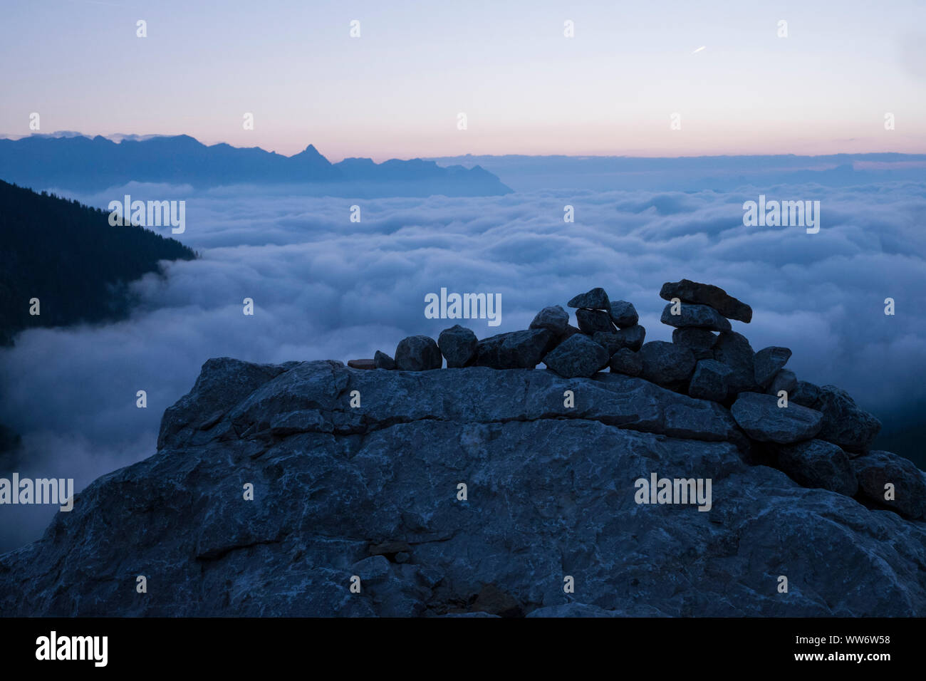 Blick von der Aufstieg auf den Hochkönig in Richtung Osten und Tennengebirge, Salzburg, Österreich Stockfoto