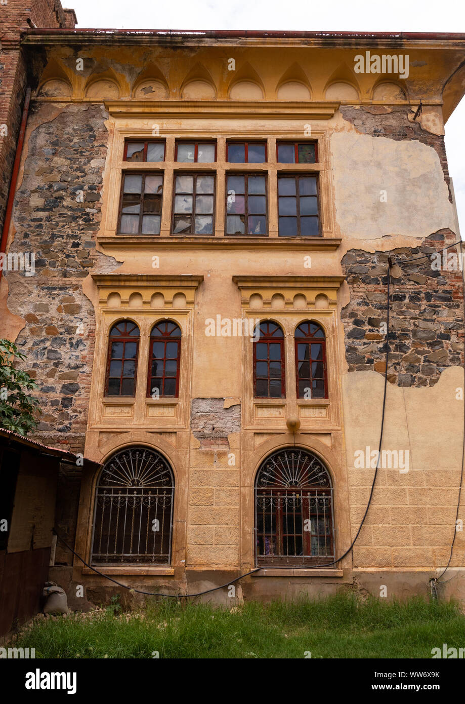 Fenster der Alten Oper aus der italienischen Kolonialzeit, Central region, Asmara, Eritrea Stockfoto