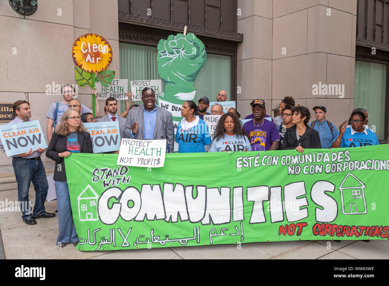 Detroit, Michigan, USA - 13. September 2019 - Umweltaktivisten und Gebietsansässigen der Gemeinschaft rund um den Marathon Oil Refinery sammelte am Sta Stockfoto