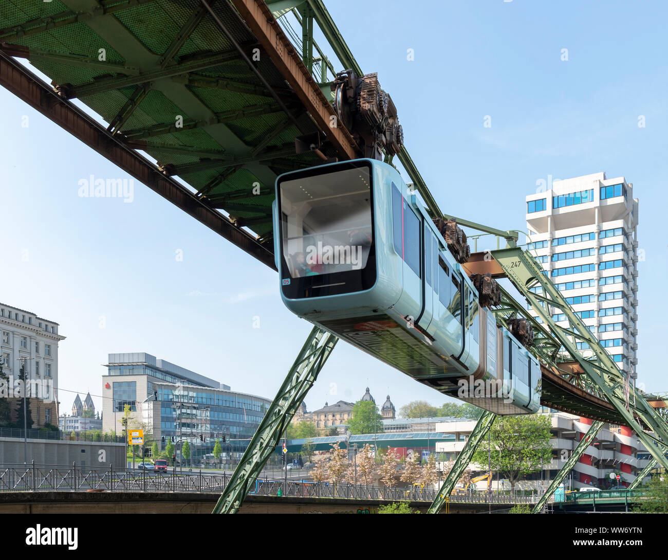 Deutschland, Nordrhein-Westfalen, Wuppertal, die Schwebebahn wurde am 1. März 1901 eröffnet Stockfoto