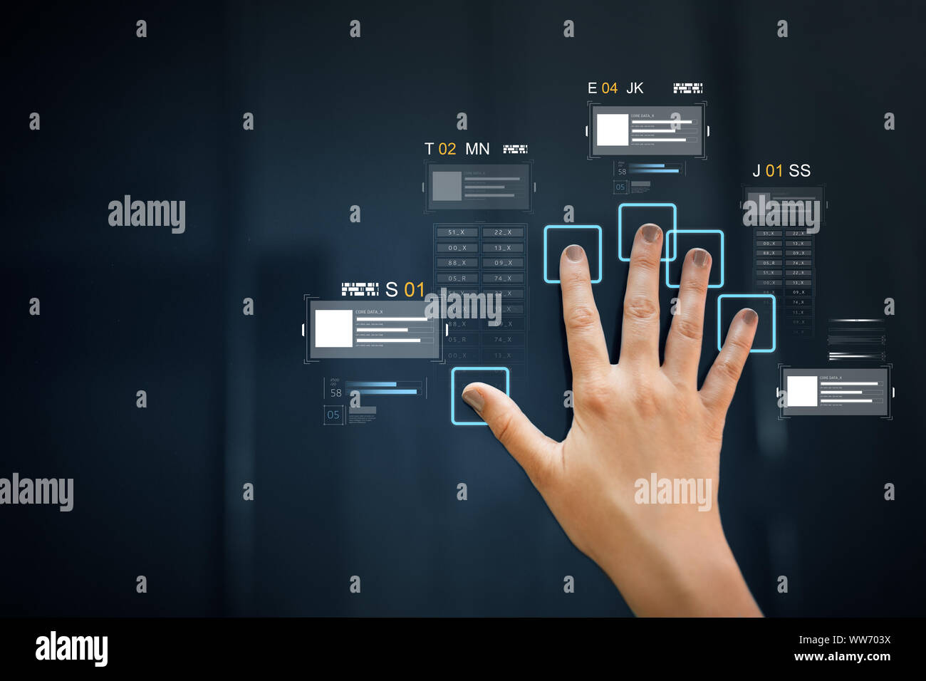 Hand auf dem Touchscreen Scan scannen für den Datenzugriff Stockfoto