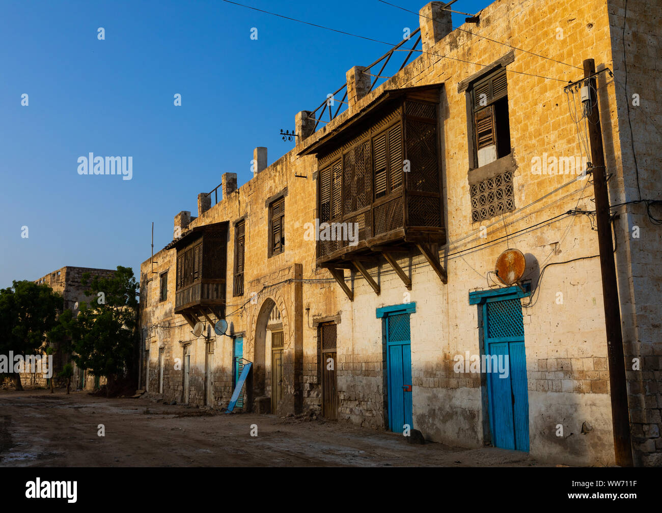 Osmanische Architektur Gebäude mit Moucharabieh, nördlichen Roten Meer, Massawa, Eritrea Stockfoto