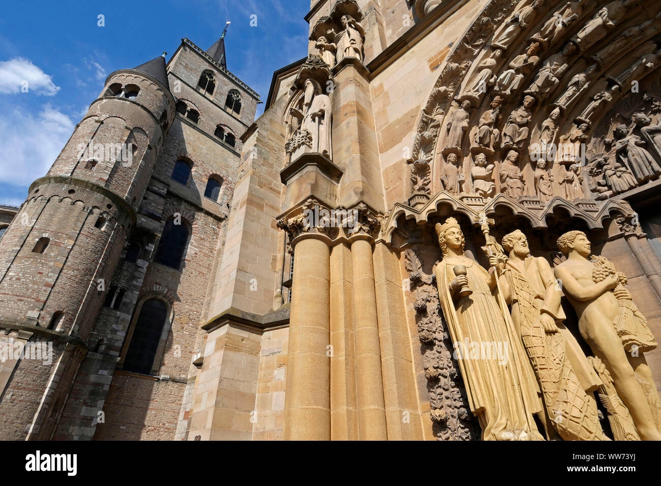 West Portal der Liebfrauenkirche (Kirche unserer Dame), Trier, Rheinland-Pfalz, Deutschland Stockfoto