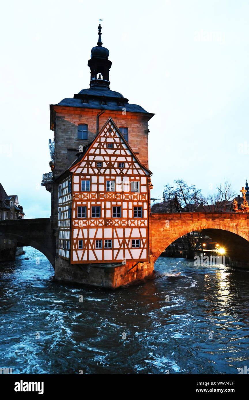 Das mittelalterliche Rathaus auf dem Fluss in Bamberg, Deutschland Stockfoto