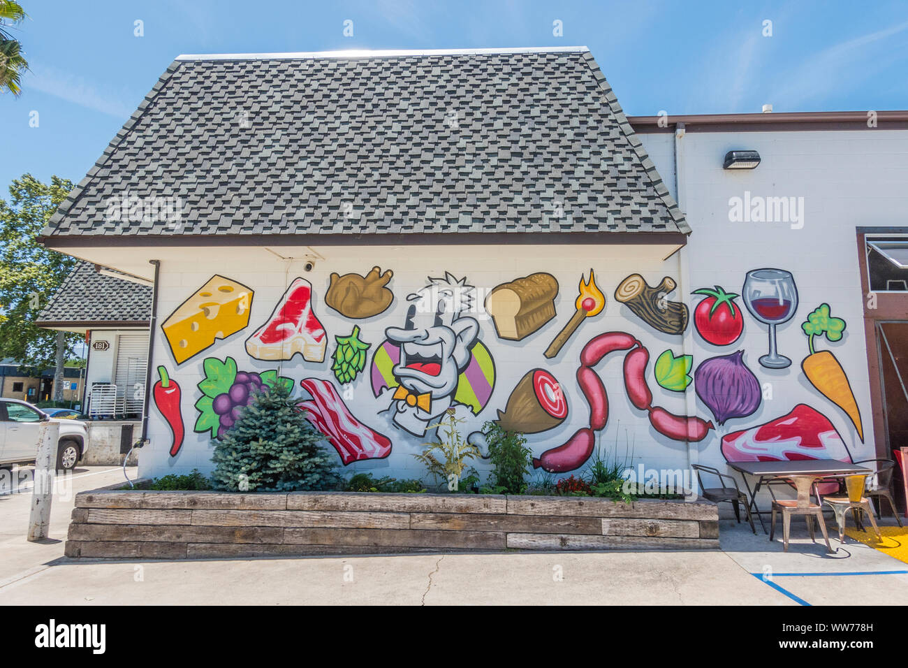 Industrielle isst ist eine Qualität-zentrierte Dining Erlebnis abseits in eine umfunktionierte Lagerhalle auf industrielle Weise in Buellton, Kalifornien. Es ist tattooe Stockfoto