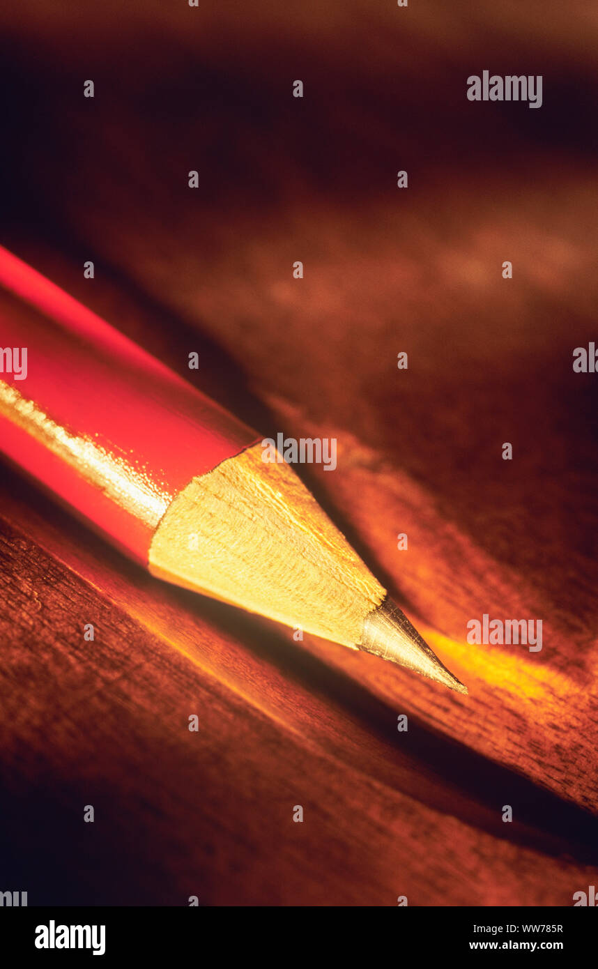 Geschärft Bleistift auf einem Schreibtisch Stockfoto