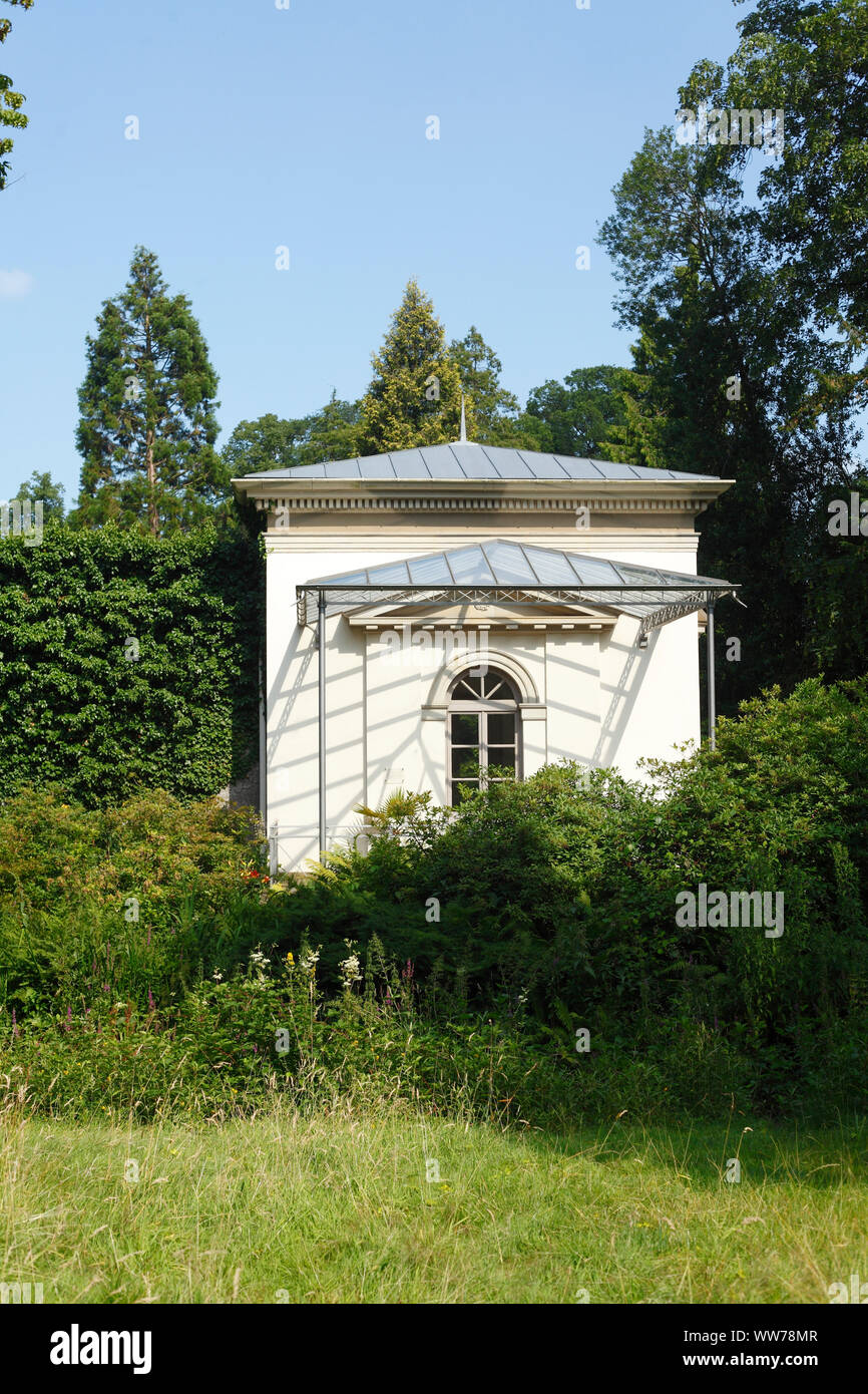 Tee Pavillon mit Gewächshaus, Schlossgarten, Stadt Oldenburg im Landkreis Oldenburg, Niedersachsen, Deutschland, Europa Stockfoto