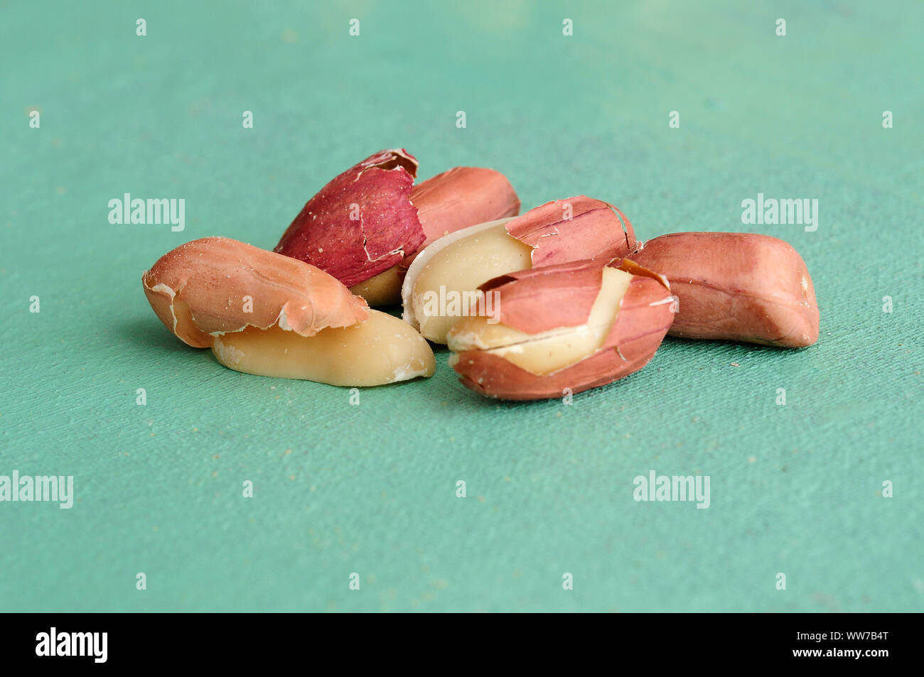 Erdnüsse, grüner Hintergrund, Teil, organische, Hülsenfrüchte Stockfoto