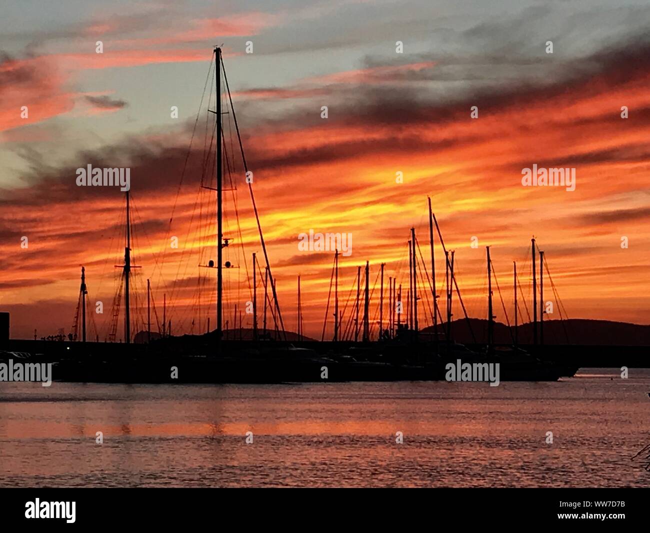 Segelboote im Hafen, Abendstimmung Stockfoto