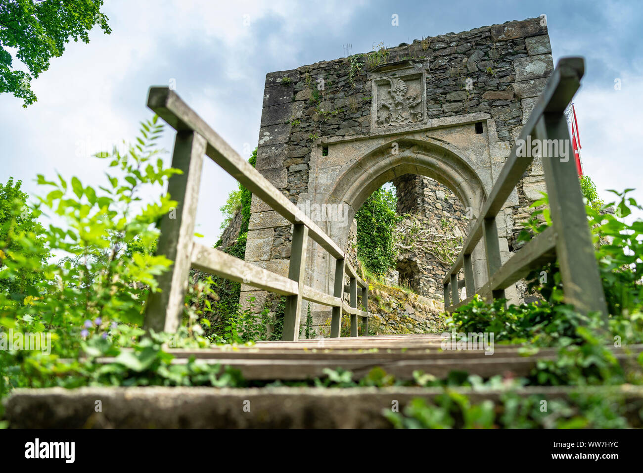 Deutschland, Bayern, Fichtelgebirge, Bad Berneck, historische Zugbrücke der Ruine Hohenberneck Stockfoto