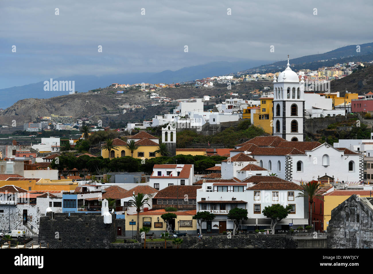 Mit Roque de Garachico Garachico, Meer Pool und Iglesia Santa Ana, Teneriffa, Kanarische Inseln, Spanien Stockfoto