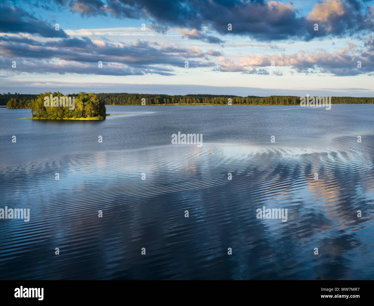 Schweden, Smaland, EksjÃ¶, Cloud Stimmung am See Solgen Stockfoto