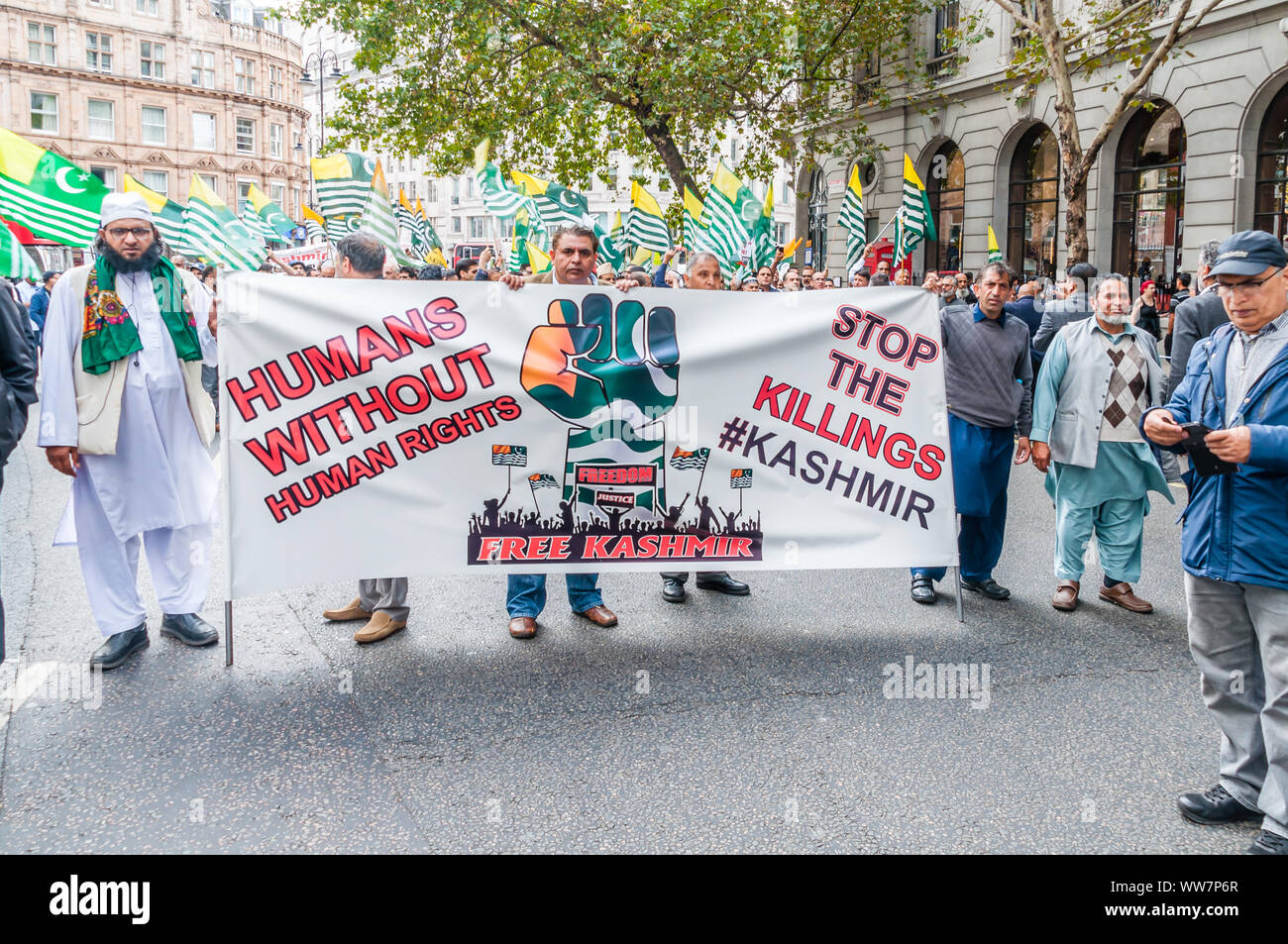 London, England, UK. September 03, 2019: Menschenmassen in der Indischen Botschaft versammeln sich heftige Schläge zu protestieren und sogar in der indischen Folter-verwalteten Kaschmir Stockfoto