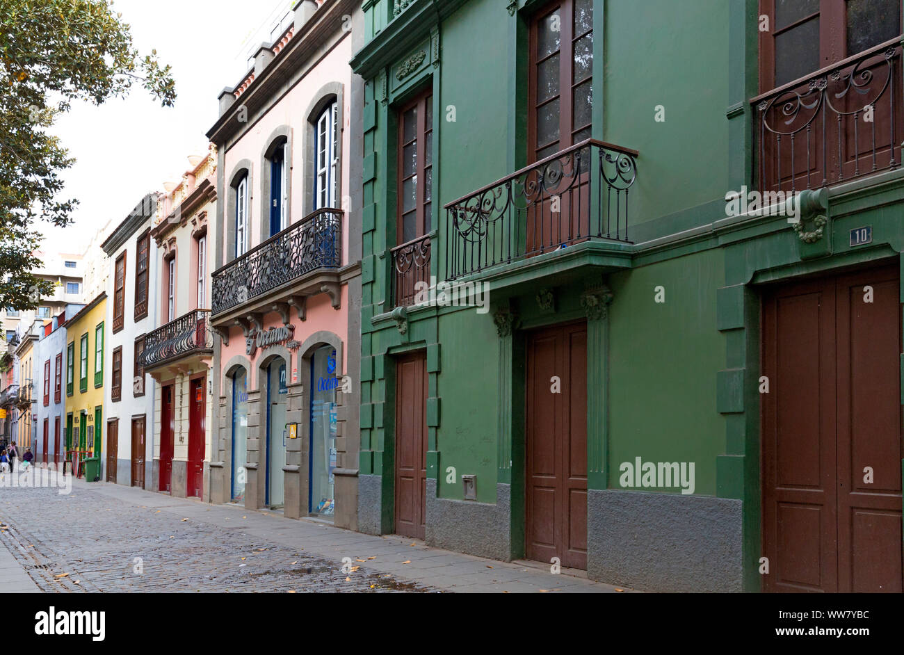 Farbige Häuser in der Calle de San Francisco, Santa Cruz de Tenerife, Teneriffa, Kanarische Inseln, Spanien, Europa Stockfoto