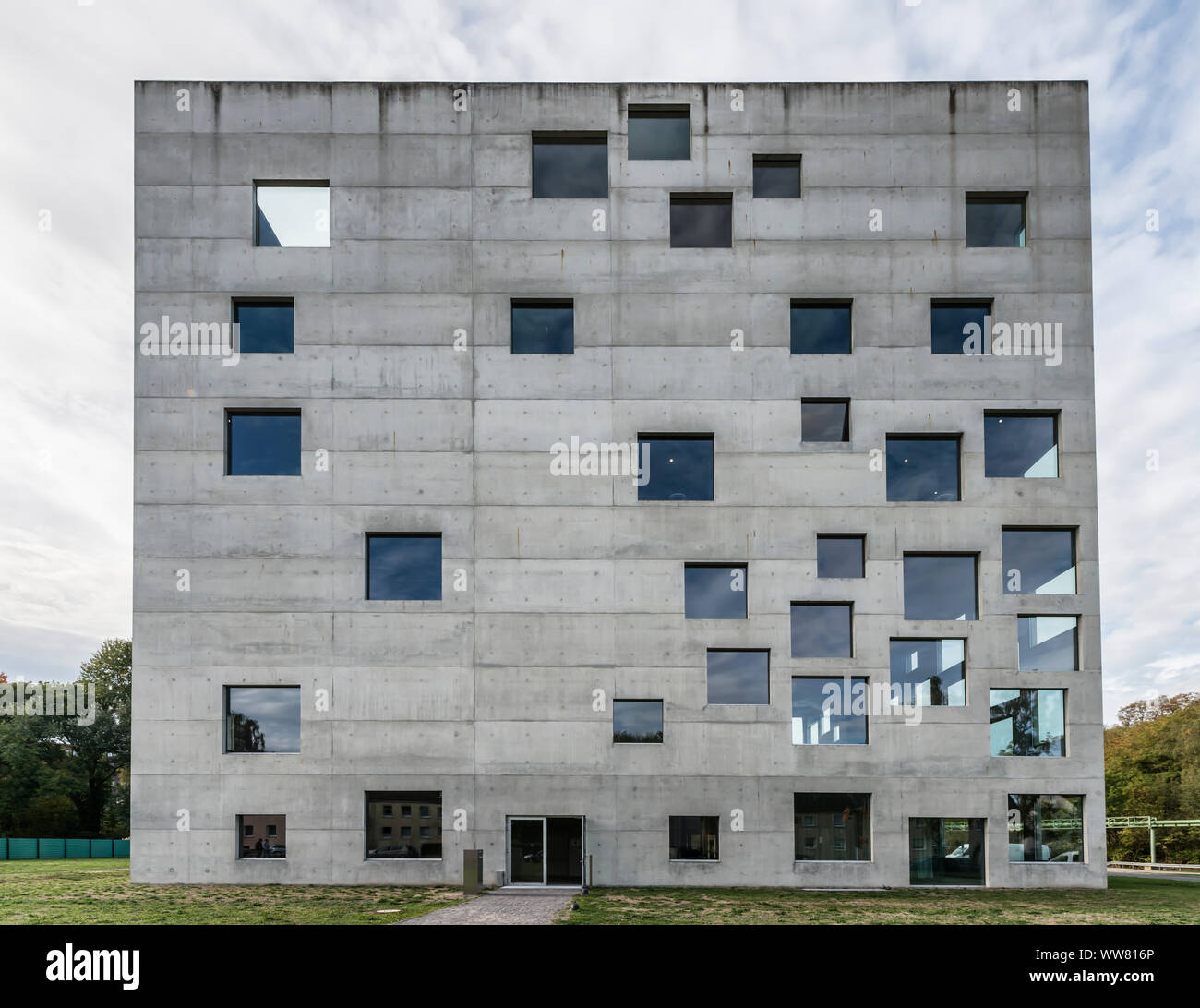 Essen, Nordrhein-Westfalen, Deutschland, Cube oder SANAA-Gebäude der Zeche Zollverein in Essen Stoppenberg in der Nähe der Zeche Zollverein, Stockfoto