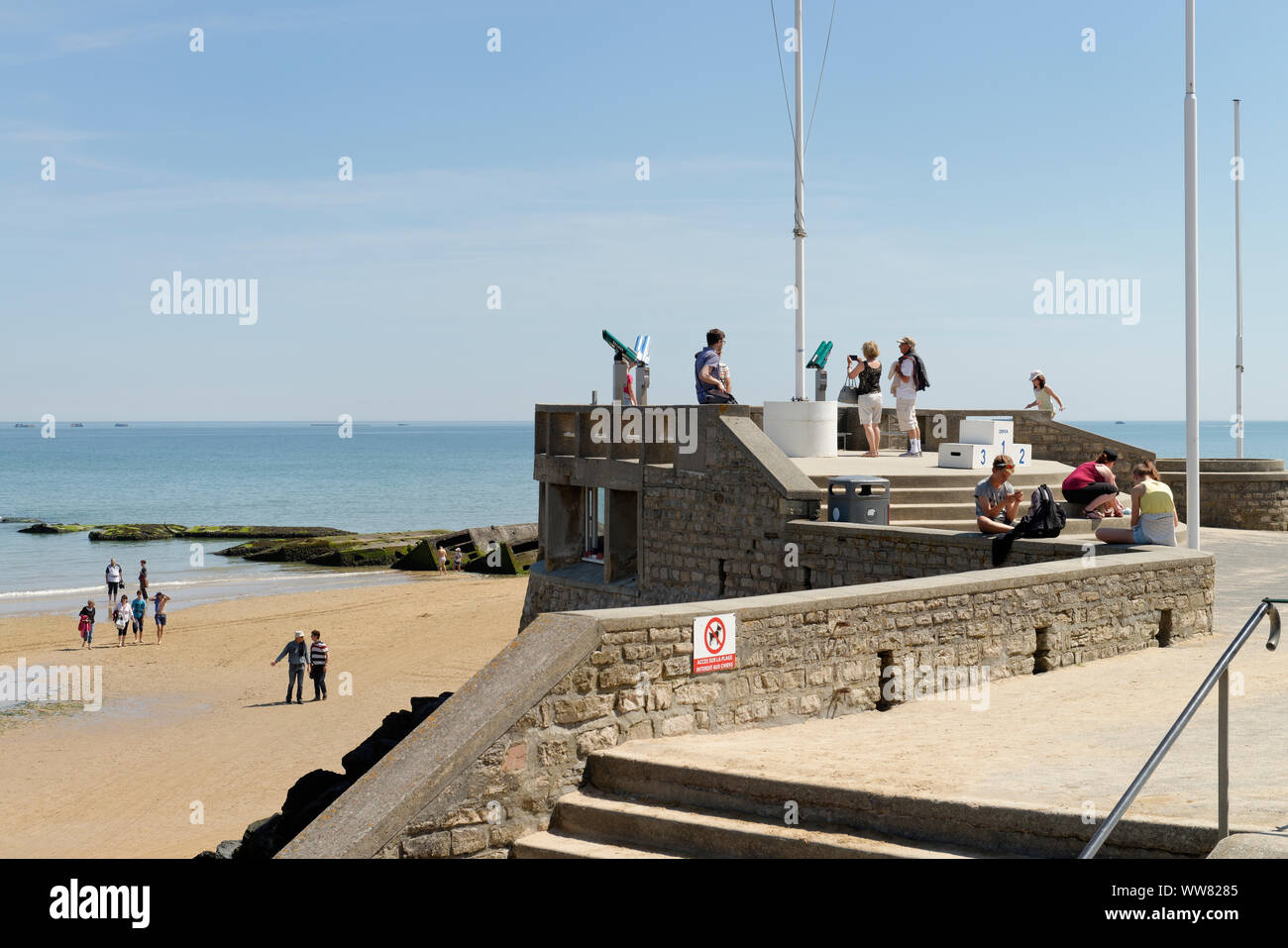 Anzeigen von Arromanches-les-Bains mit dem Gold Beach, D-Day, Calvados, Basse-Normandie, Ärmelkanal, Frankreich Stockfoto