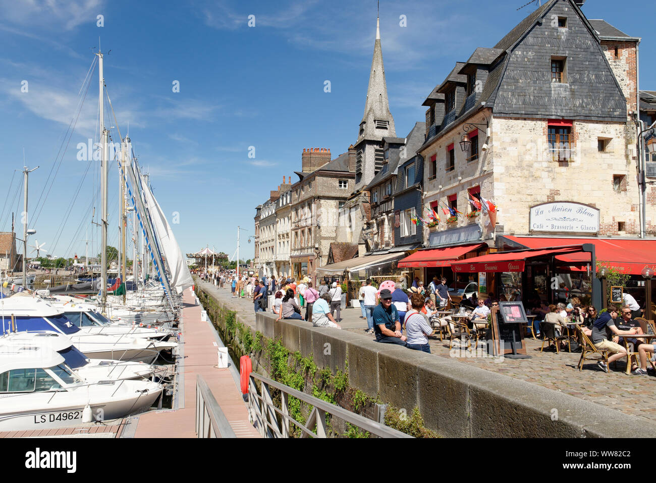 Alte Hafen mit Kirche St.-Etienne, Honfleur, Calvados, Basse-Normandie, Ärmelkanal, Frankreich Stockfoto